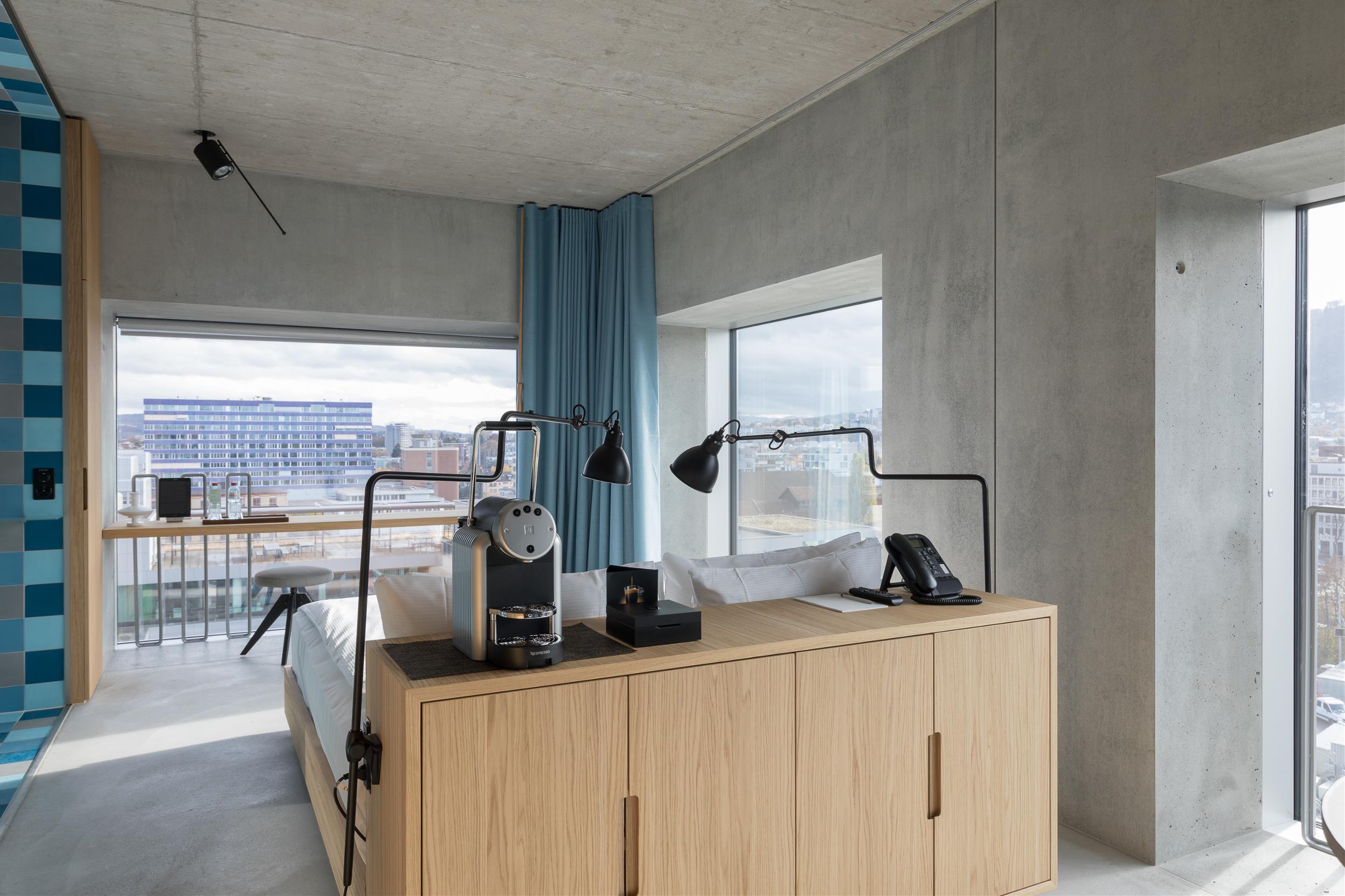 Corner mit Nespressomaschine.jpg