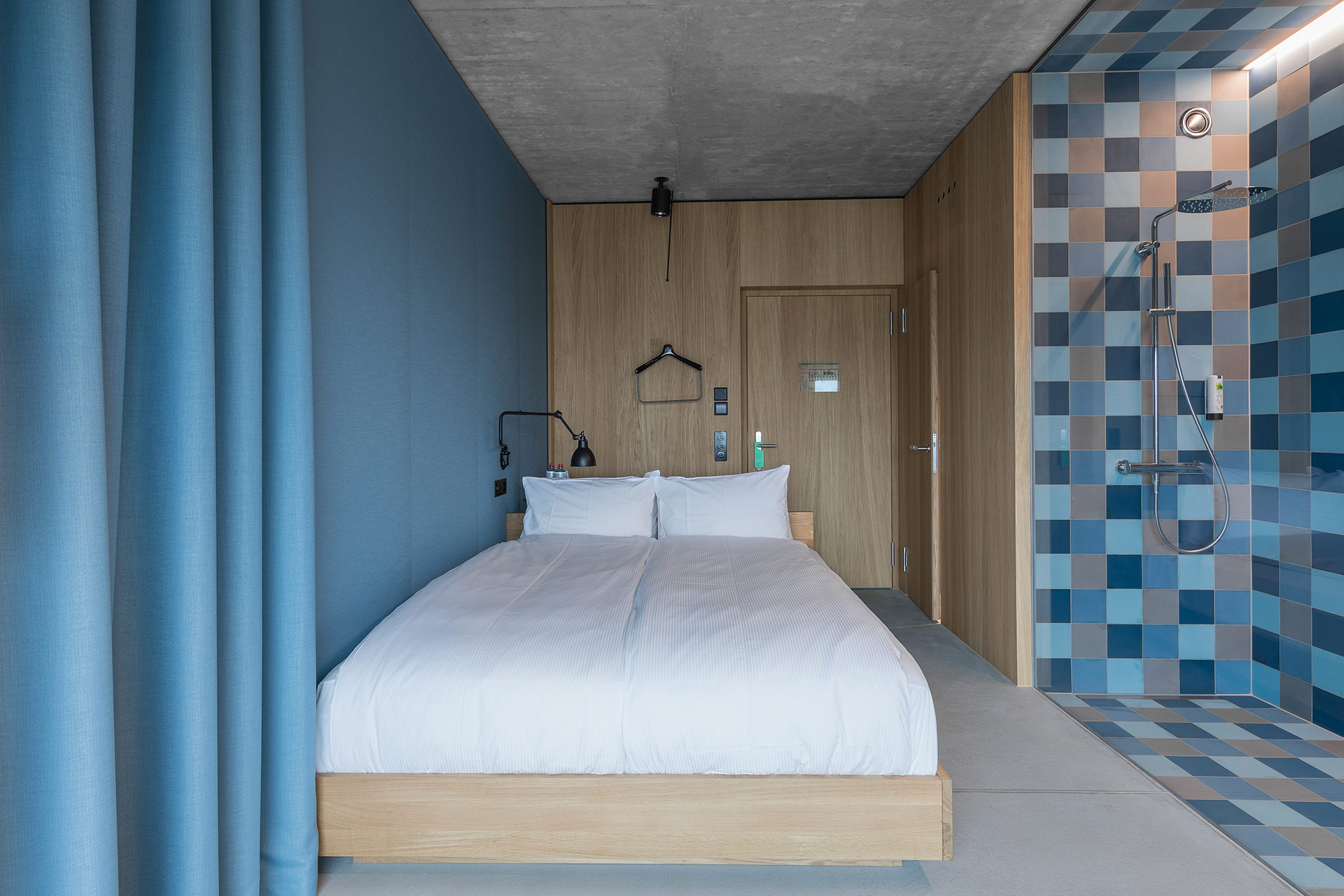 Urban Zimmer Bett